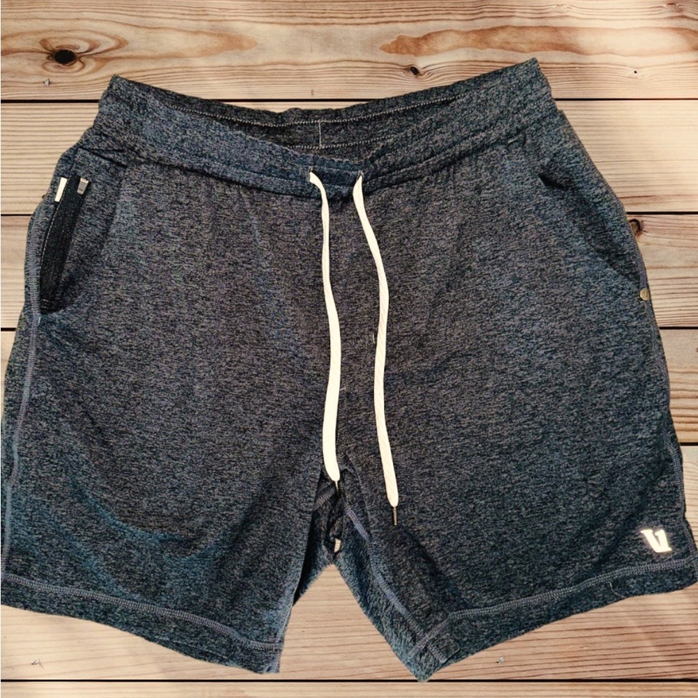 D1 Vuori Ponto Shorts gray men's medium soft 7" inseam